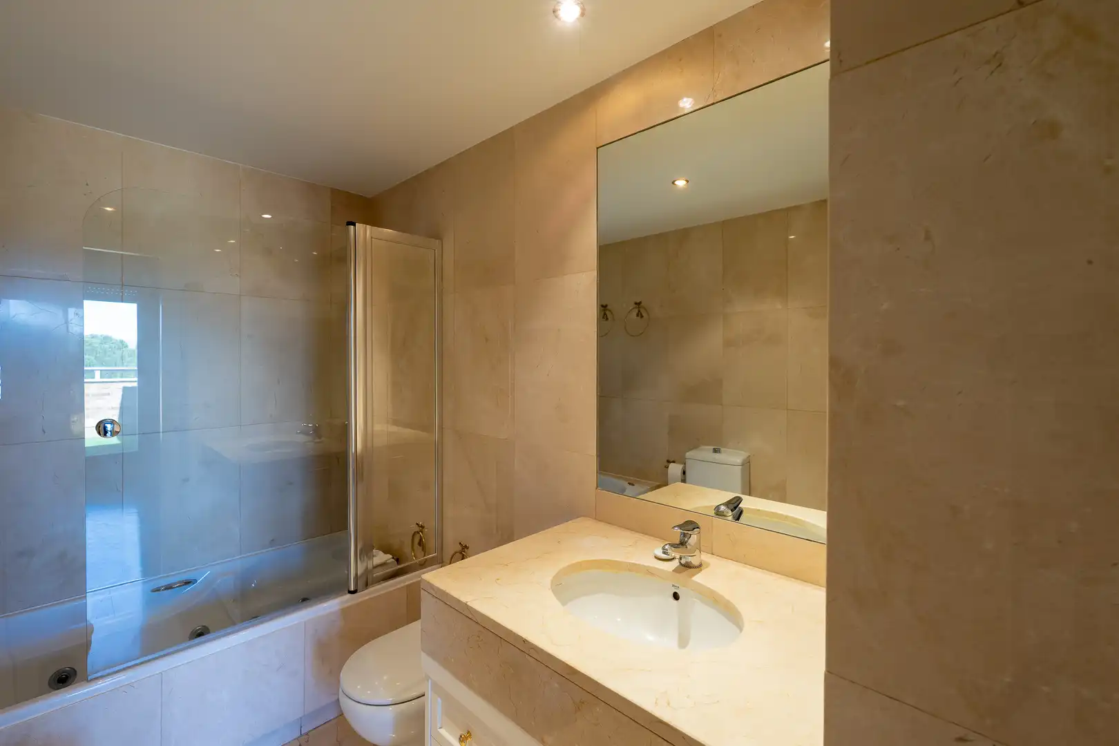 Baño de Dúplex en venta en Majadahonda con Aire acondicionado, Calefacción y Terraza