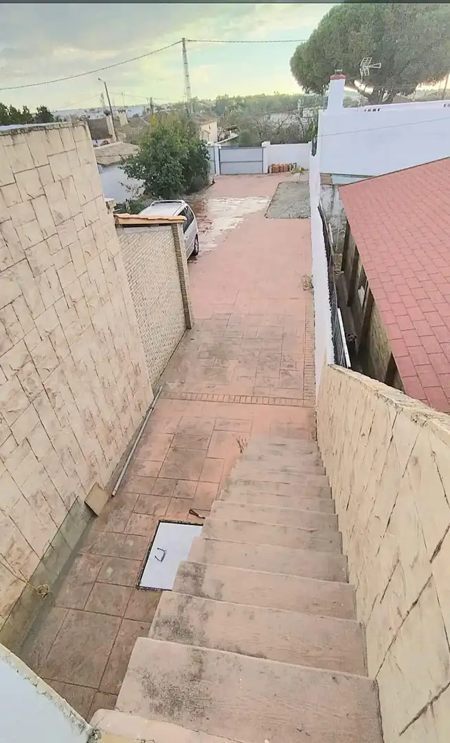 Vista exterior de Casa o xalet en venda en Chiclana de la Frontera amb Terrassa i Traster