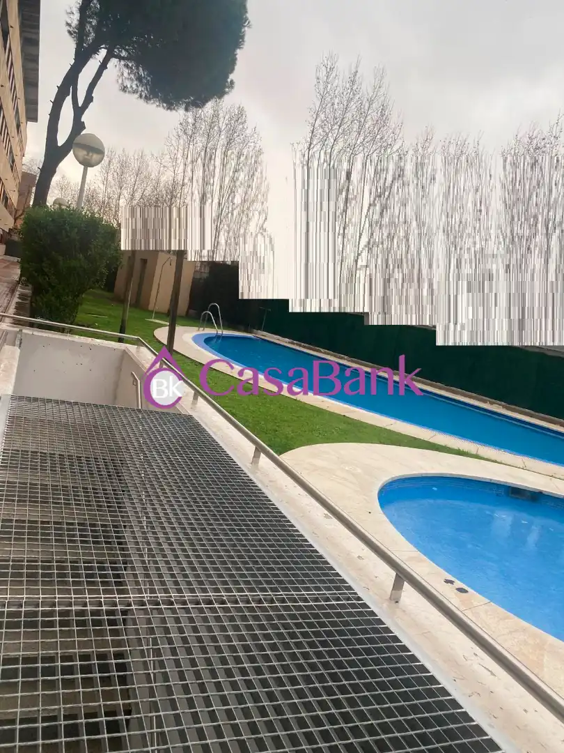 Schwimmbecken von Wohnungen zum Verkauf in Córdoba mit Heizung und Gemeinschaftspool