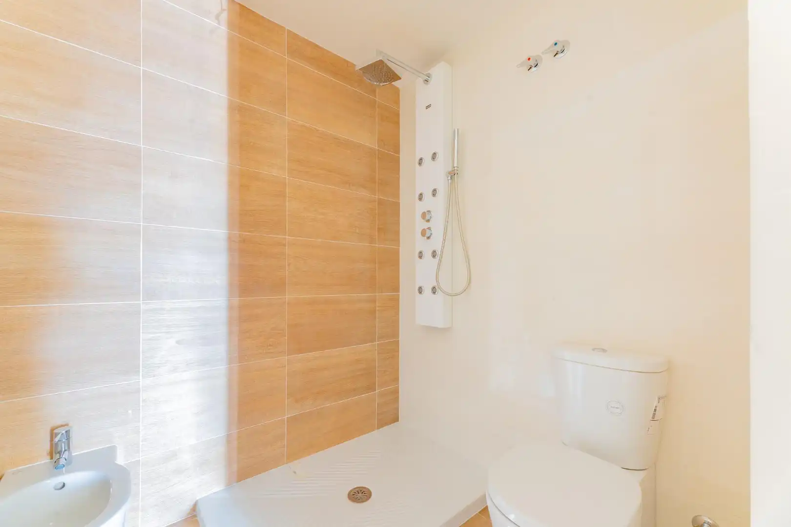 Baño de Ático de alquiler en Gandia con Aire acondicionado, Calefacción y Parquet