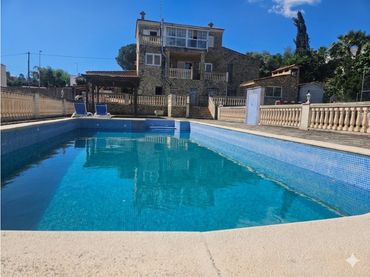 Chalet con balcón en venta en Calle Ciprés