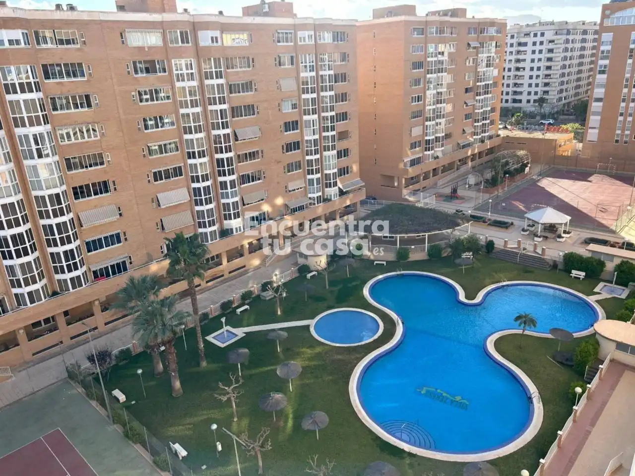 Vista exterior de Pis en venda en Alicante / Alacant amb Terrassa, Traster i Piscina comunitària