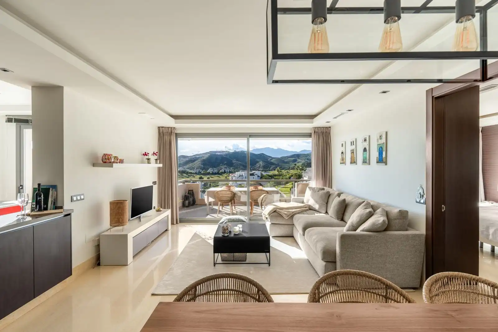 Piso con terraza en venta en Calle Benahavis 29679, imagen 3