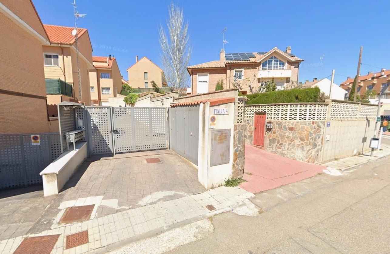 Vista exterior de Casa adosada en venda en María de Huerva amb Terrassa