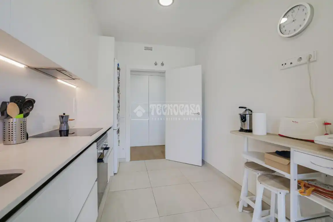 Cocina de Piso en venta en L'Hospitalet de Llobregat con Balcón