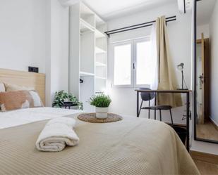 Bedroom of Apartment to share in  Valencia Capital  with Air Conditioner, Furnished and Washing machine