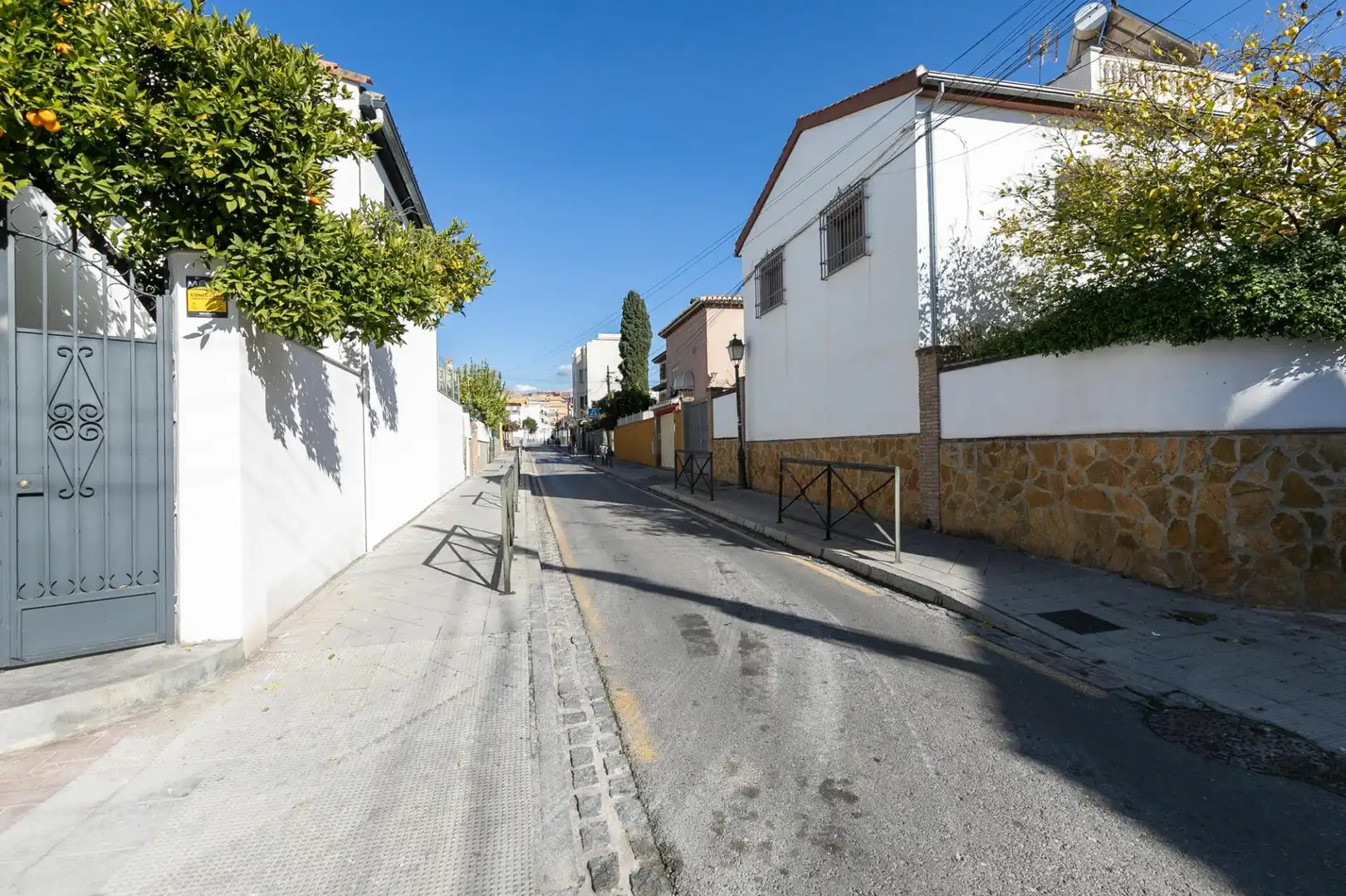 Vista exterior de Casa o xalet en venda en Granada amb Aire condicionat, Calefacció i Jardí privat