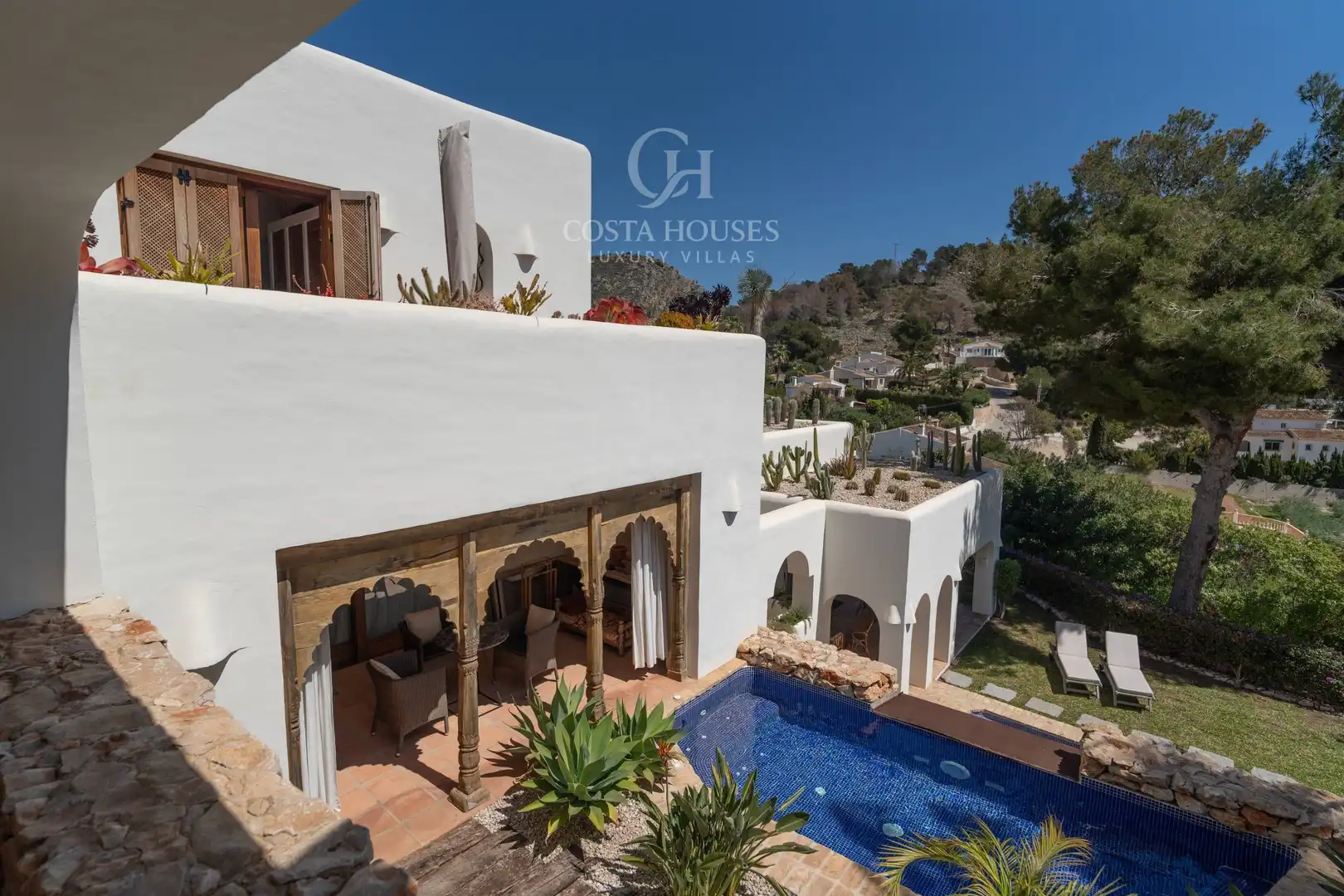 Vista exterior de Casa o xalet en venda en Moraira amb Aire condicionat, Calefacció i Jardí privat