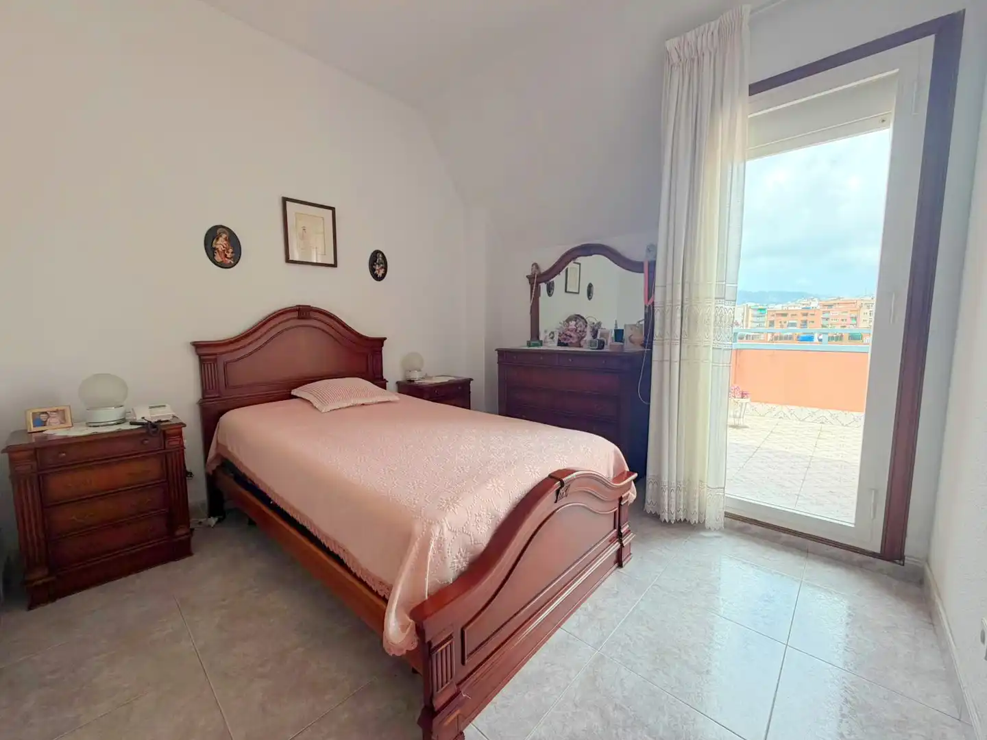 Habitación de Ático en venta en L'Hospitalet de Llobregat con Calefacción, Terraza y Horno
