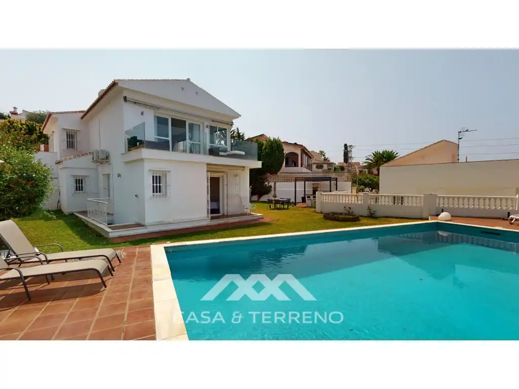 House with terrace for sale in Calle Claveles