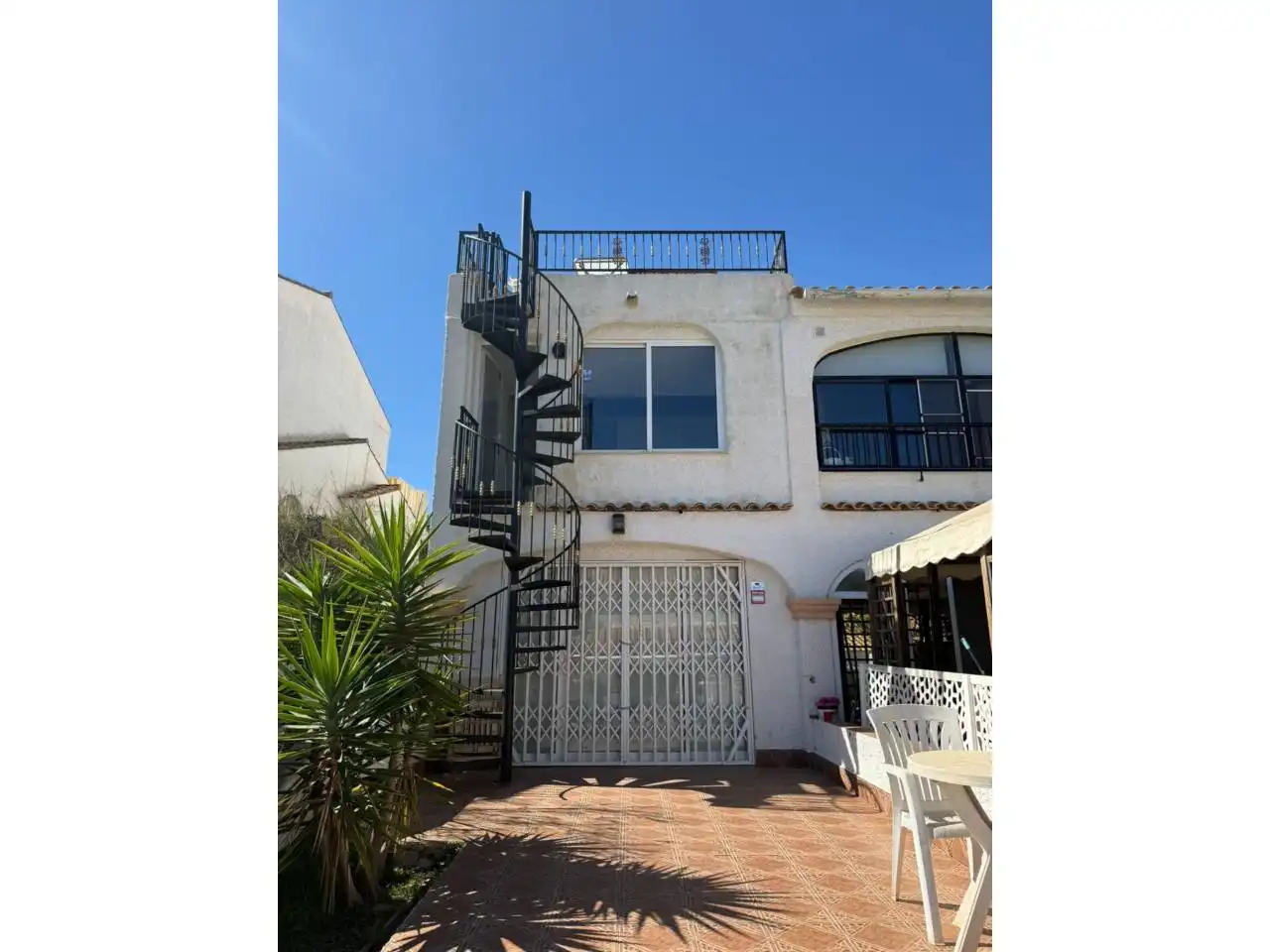 Außenansicht von Wohnung zum Verkauf in Santa Pola mit Klimaanlage, Terrasse und Gemeinschaftspool