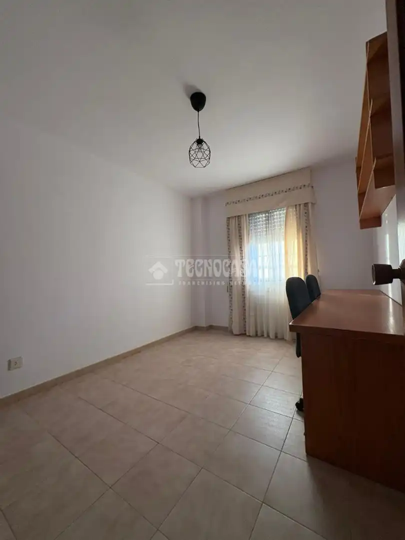 Schlafzimmer von Wohnung zur Miete in Sevilla mit Klimaanlage, Möbliert und Balkon