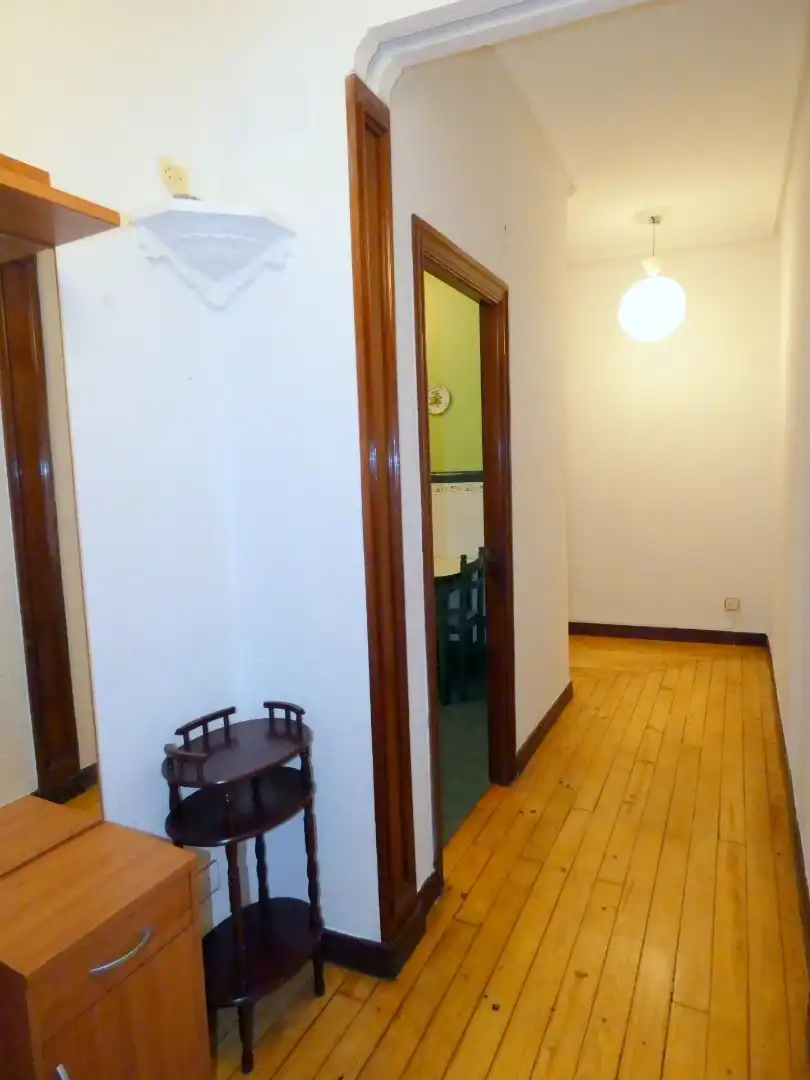 Piso con ascensor en venta en Eguiluz Antonio Médico Kalea, imagen 3