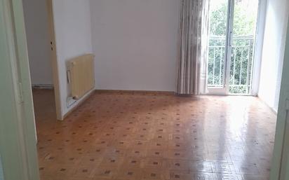 Living room of Flat for sale in  Madrid Capital  with Heating, Parquet flooring and Balcony