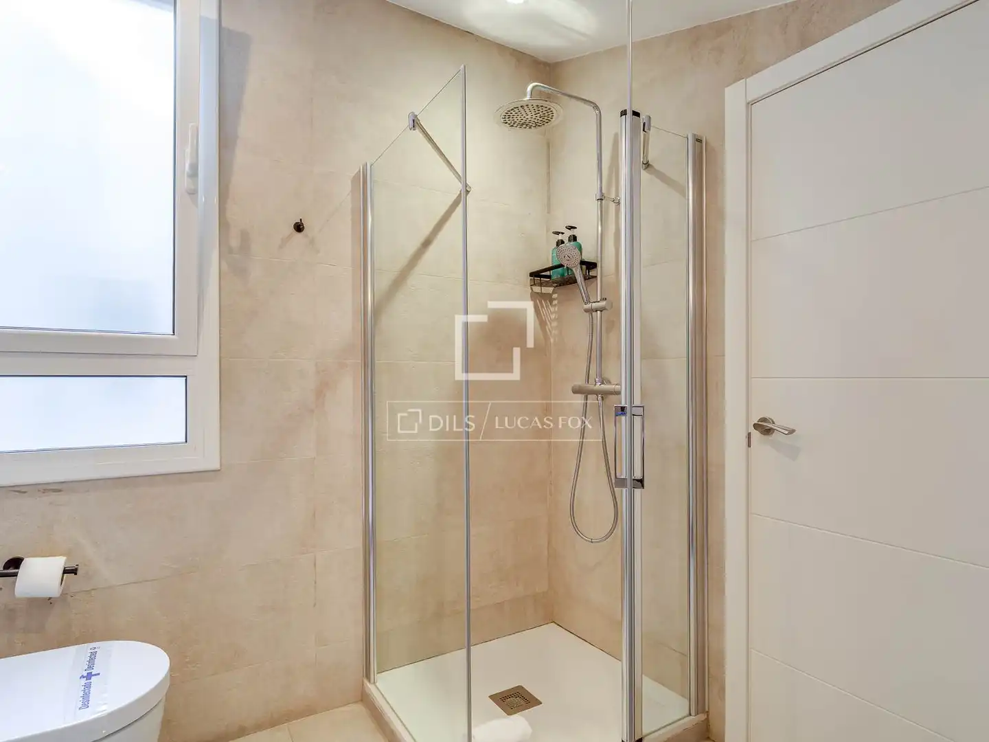 Badezimmer von Dachboden zum Verkauf in Barcelona mit Klimaanlage, Heizung und Terrasse
