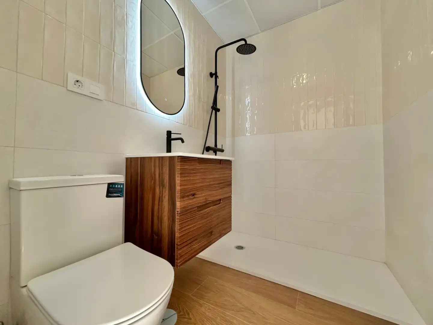 Bathroom of Apartments for sale in Málaga  with Air Conditioner, Heating and Furnished