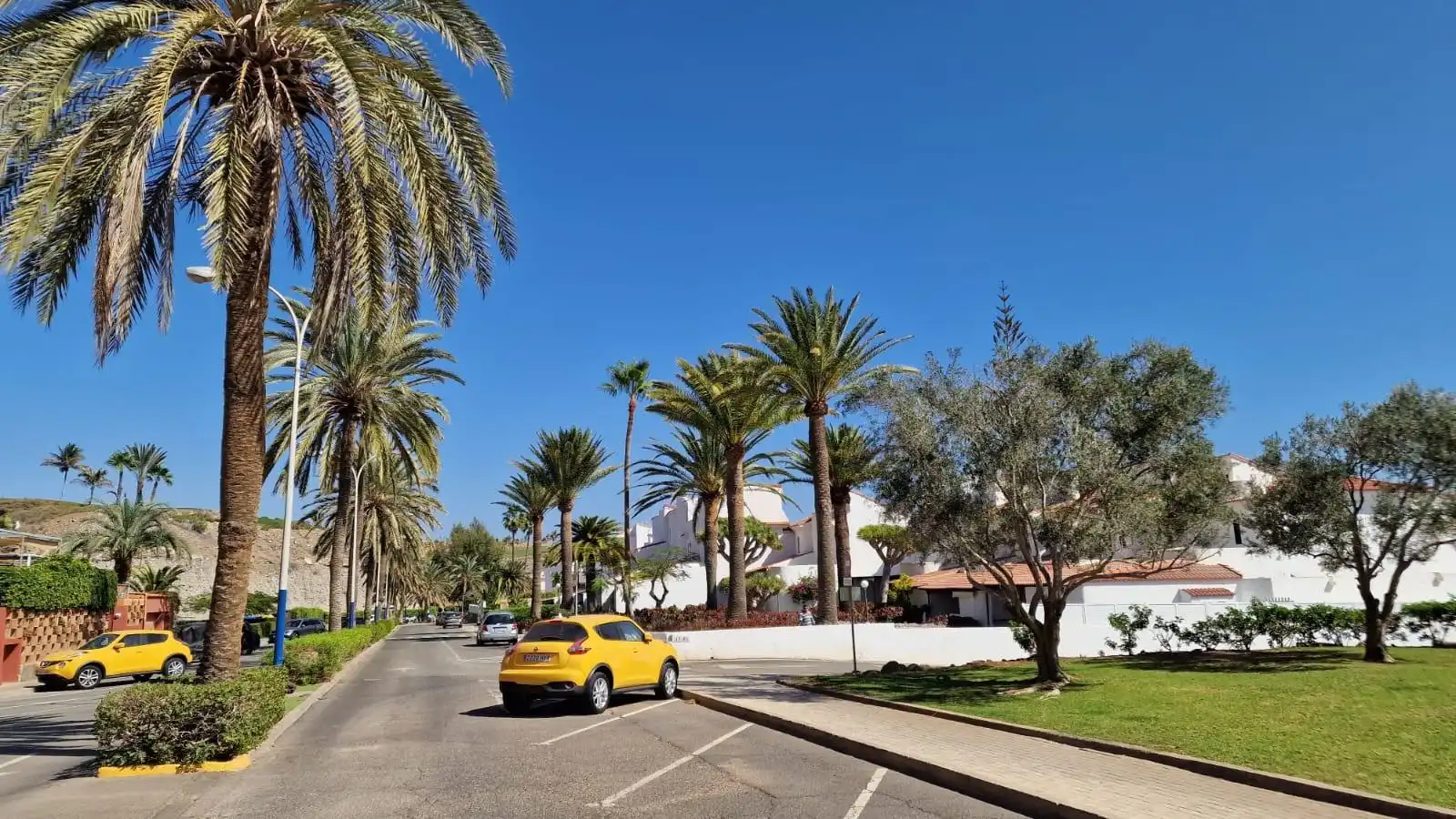 Außenansicht von Einfamilien-Reihenhaus zur Miete in San Bartolomé de Tirajana mit Klimaanlage, Privatgarten und Terrasse