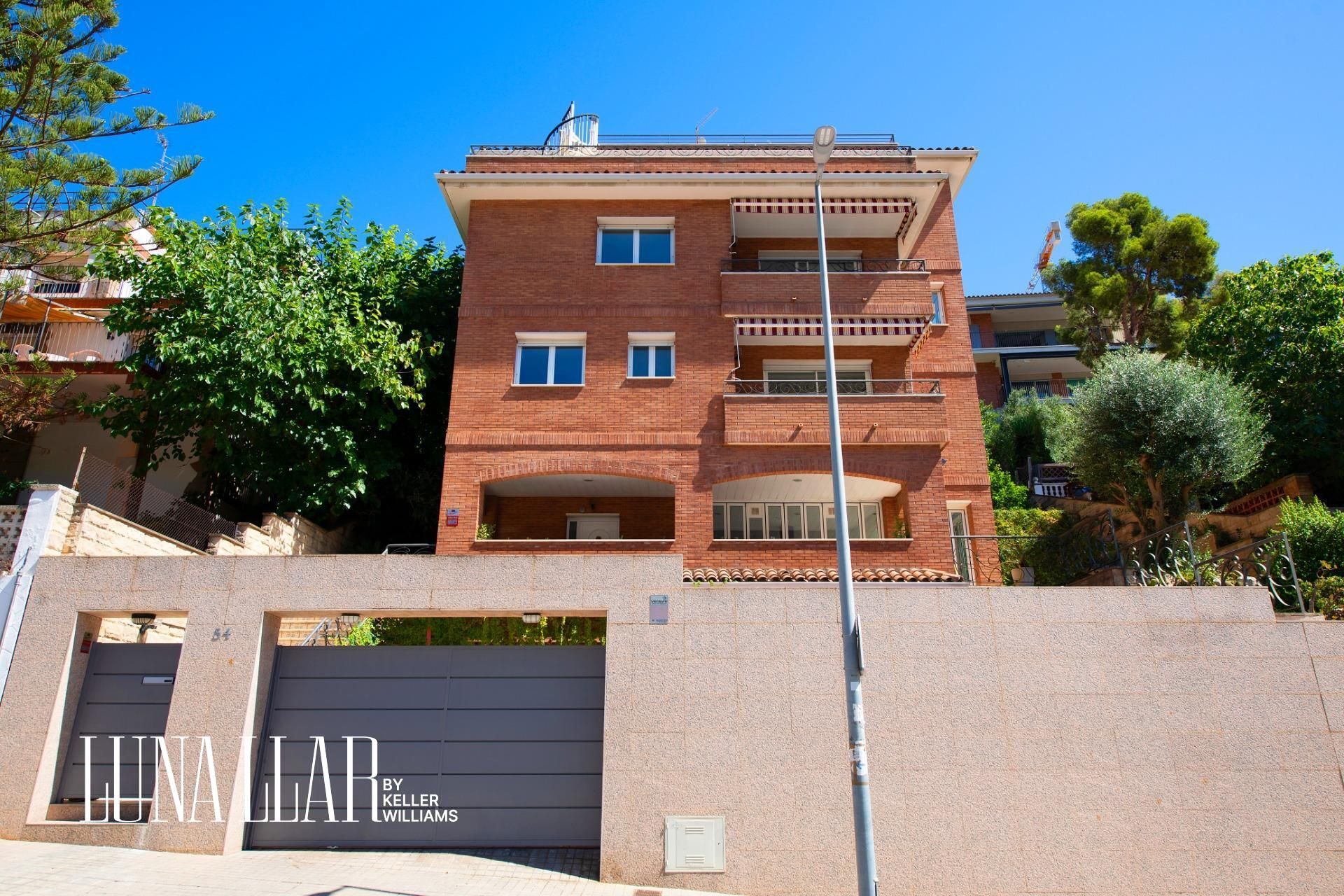 Vista exterior de Casa o chalet en venta en Castelldefels con Jardín privado, Terraza y Piscina