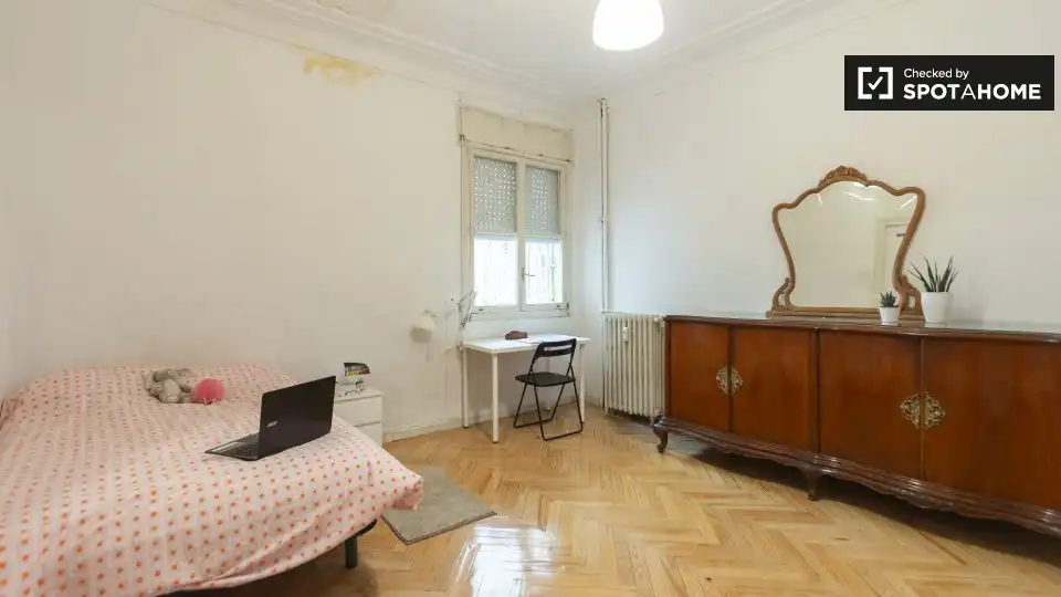 Bedroom of Flat for rent in Madrid  with Air Conditioner, Heating and Furnished