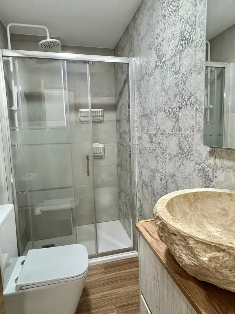 Baño de Piso de alquiler en Valencia con Aire acondicionado y Calefacción