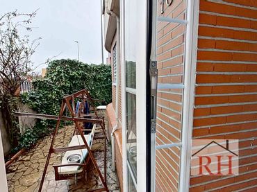 Terraced house with balcony for sale in Calle de Octavio Paz