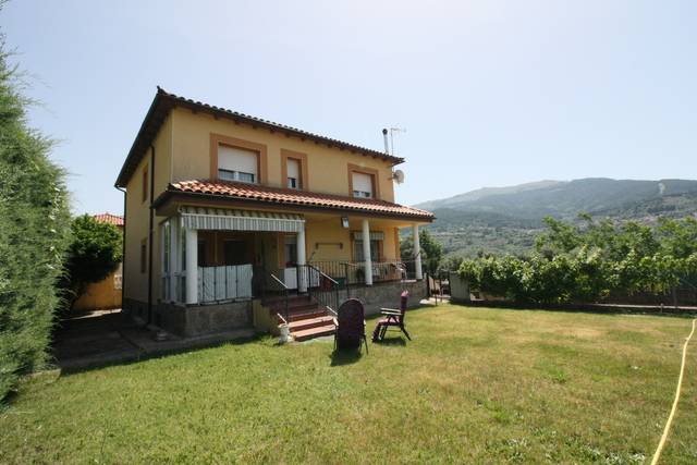 Casa-chalet en Venta en Calle San Blas, 12 en Mombeltrán