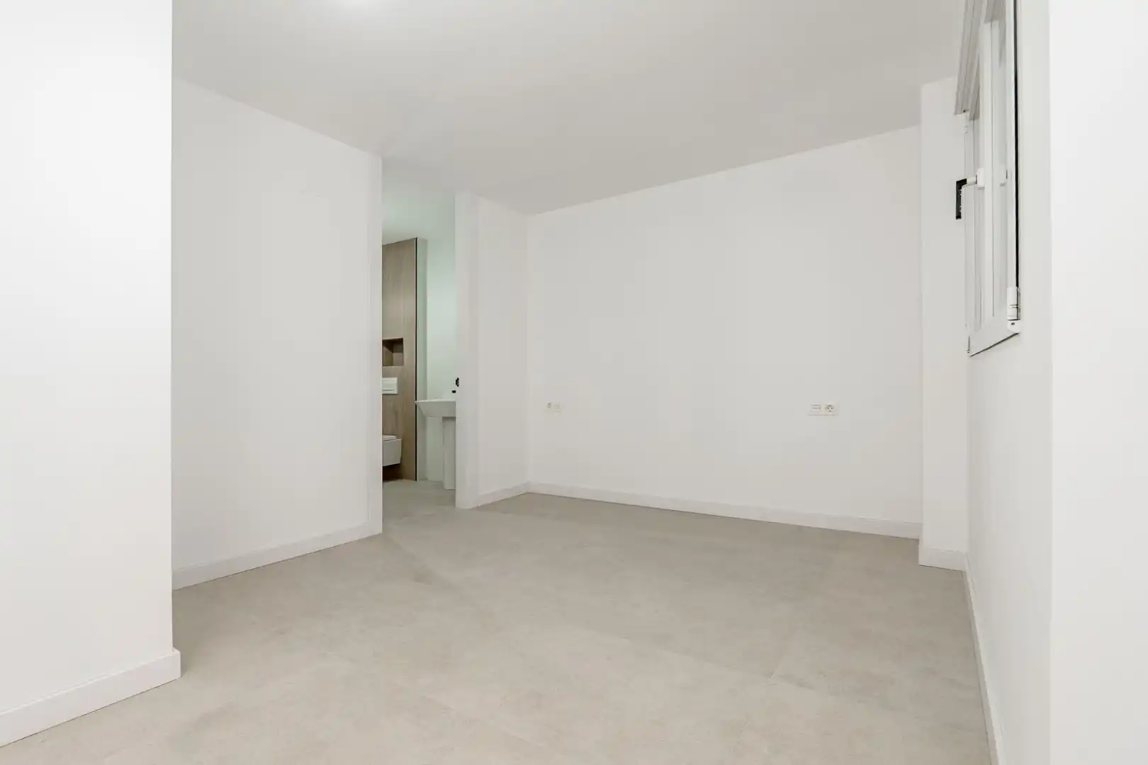 Flat for sale in Granada  with Air Conditioner and Heating