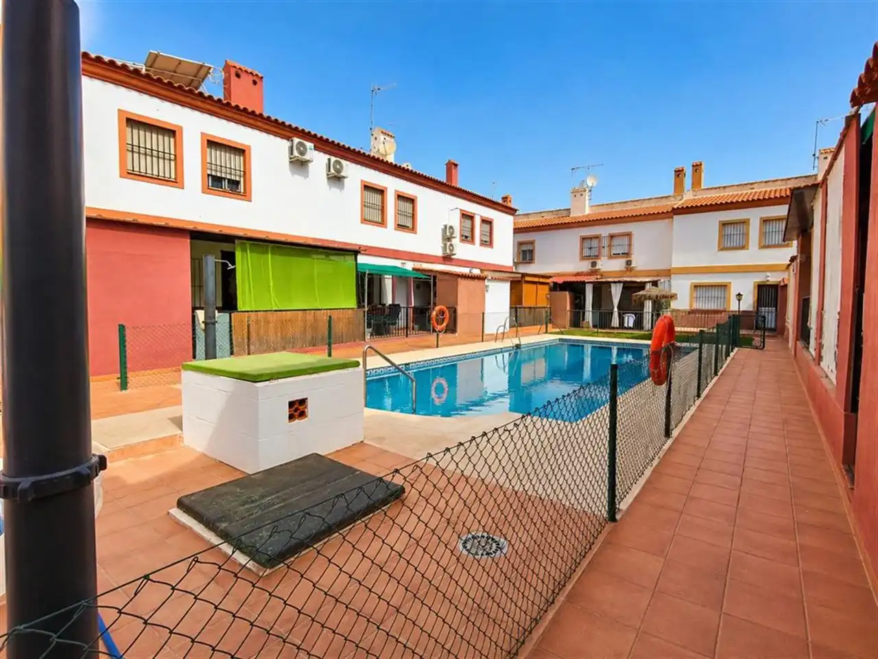 Piscina de Casa adosada en venda en Fuente de Piedra amb Piscina