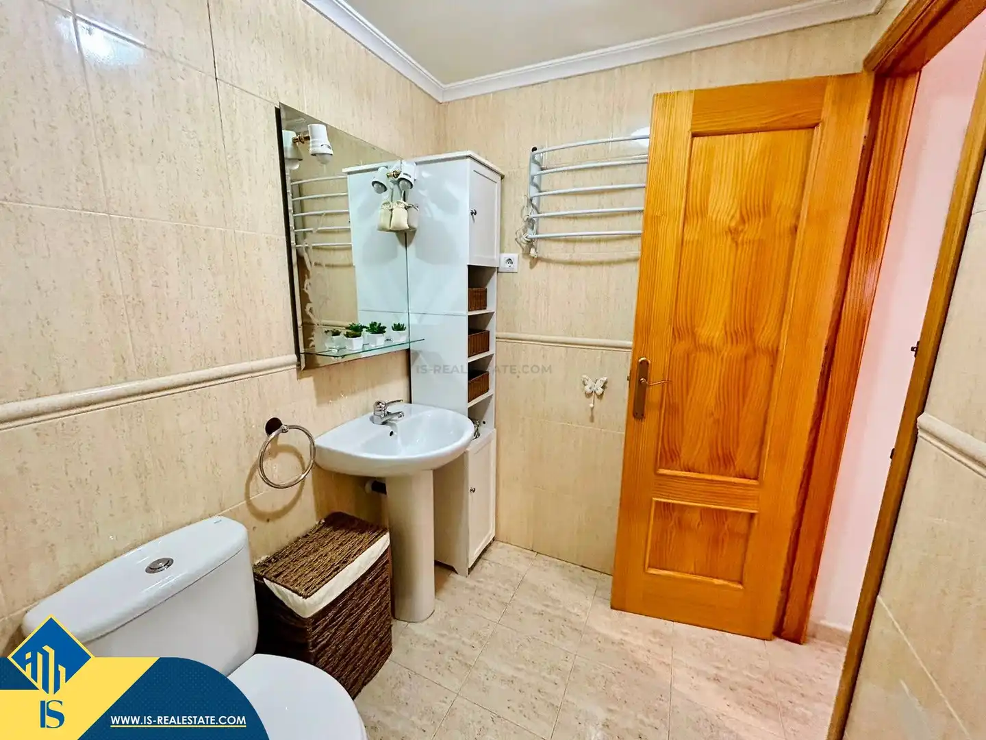 Bathroom of Flat for sale in Torrevieja  with Air Conditioner, Terrace and Furnished