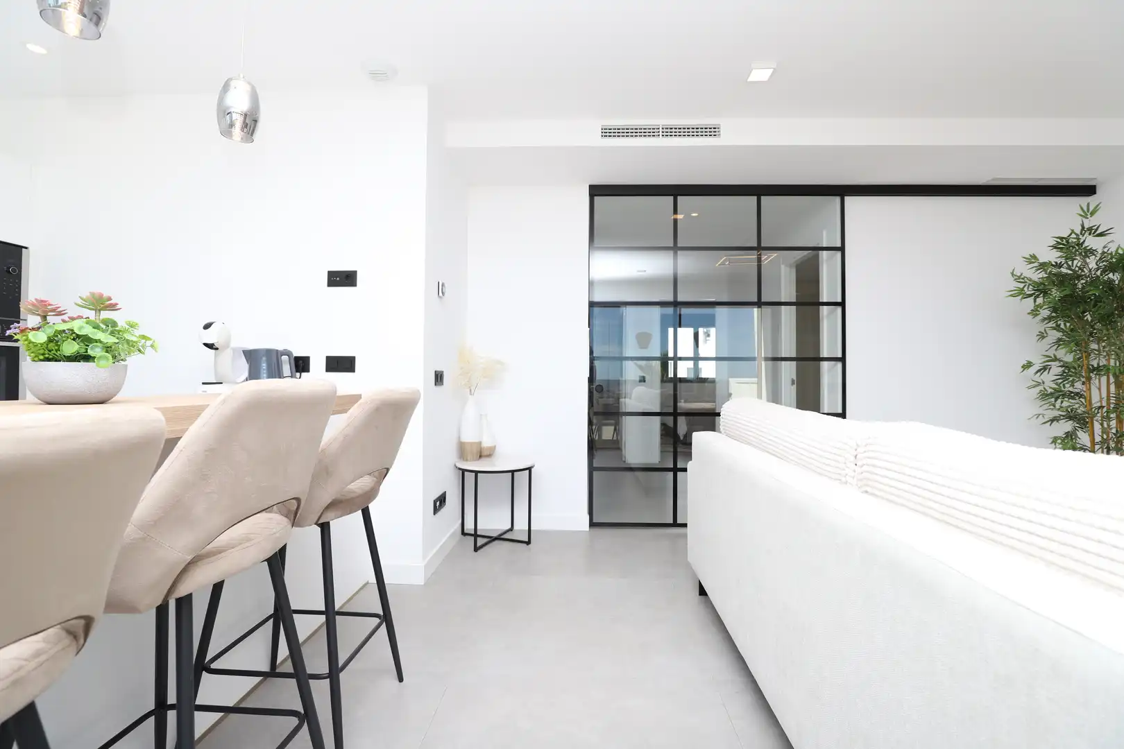 Wohnzimmer von Wohnungen zur Miete in Estepona mit Klimaanlage, Heizung und Terrasse