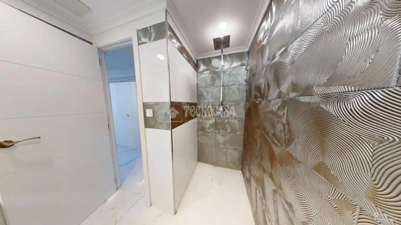 Baño de Piso en venta en Valencia con Aire acondicionado y Calefacción