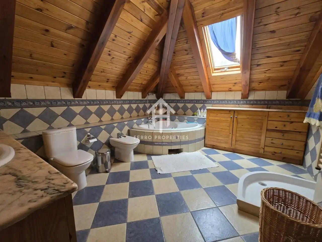 Baño de Casa o chalet en venta en Loja con Aire acondicionado, Calefacción y Jardín privado