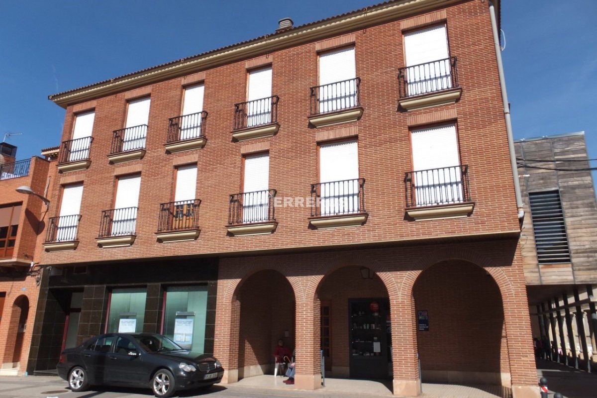 Vista exterior de Pis en venda en Aguilar del Río Alhama amb Calefacció, Parquet i Traster