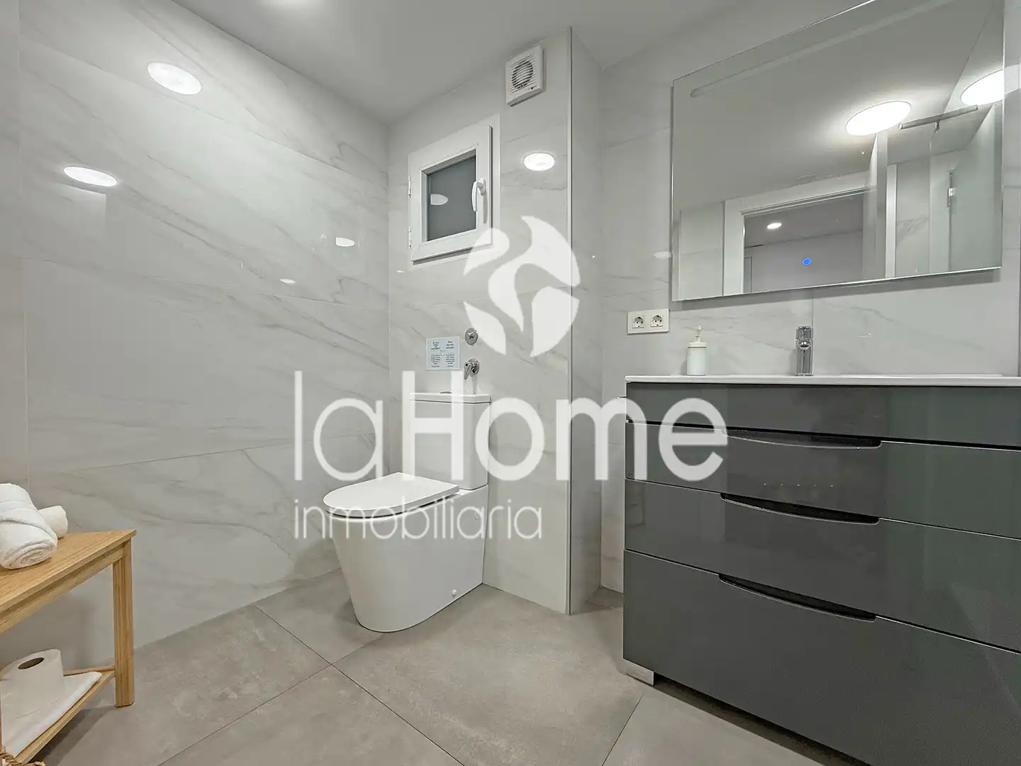 Bathroom of Lofts for sale in Valencia  with Air Conditioner, Parquet flooring and Furnished