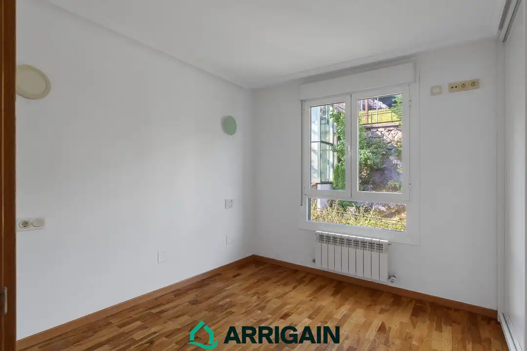 Habitación de Piso en venta en Donostia - San Sebastián  con Calefacción, Terraza y Alarma