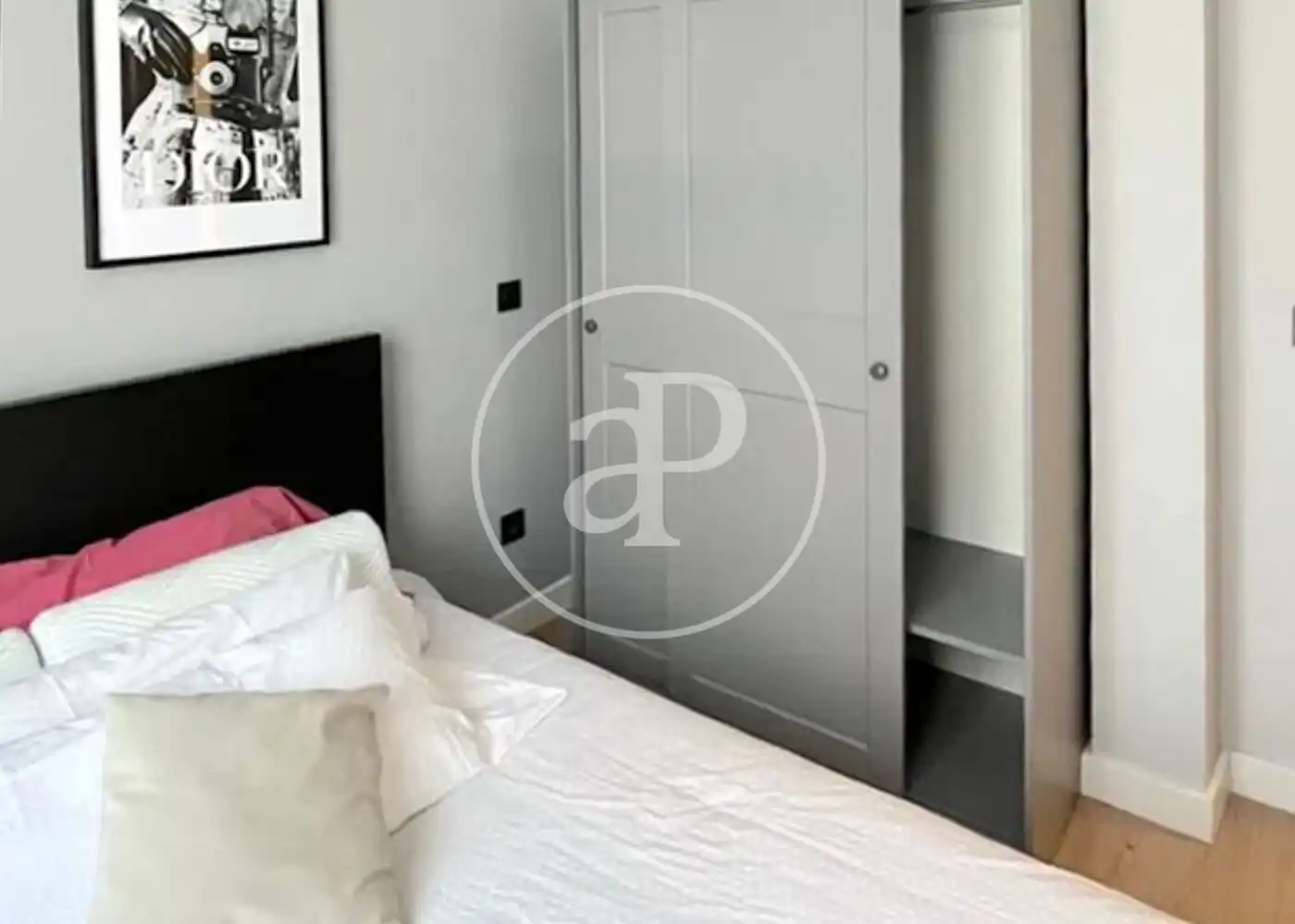 Dormitori de Pis de lloguer en Madrid amb Aire condicionat, Calefacció i Moblat