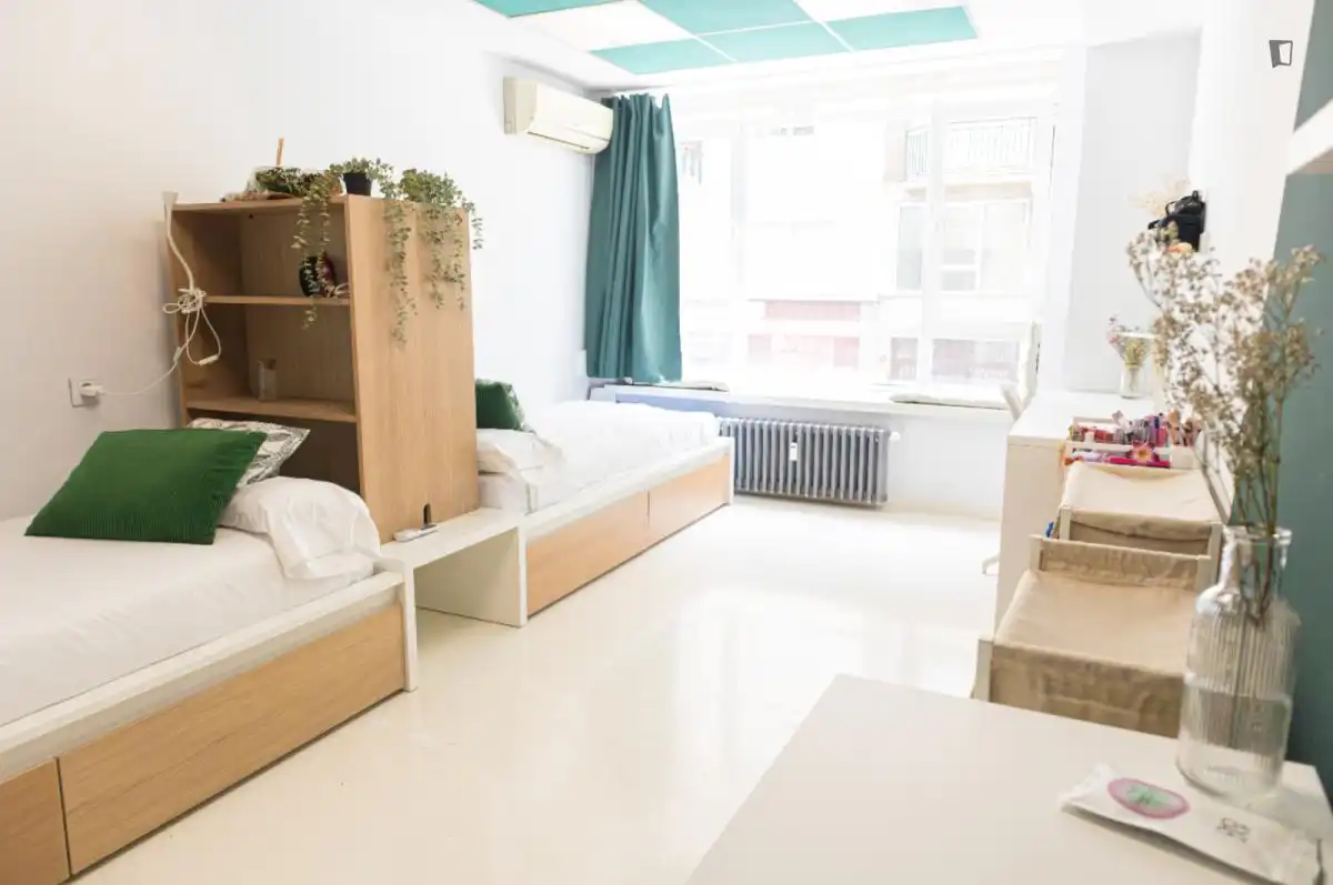 Habitación de Piso para compartir en Madrid con Aire acondicionado, Calefacción y Amueblado