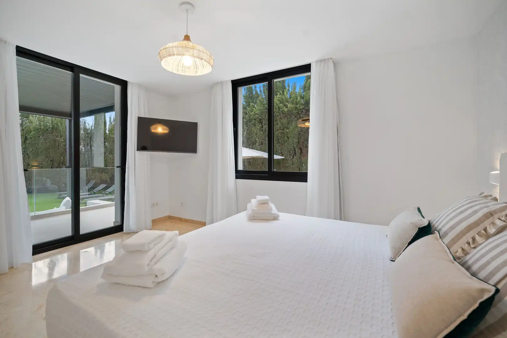 Houses for rent in Calle Alcala, Las Brisas