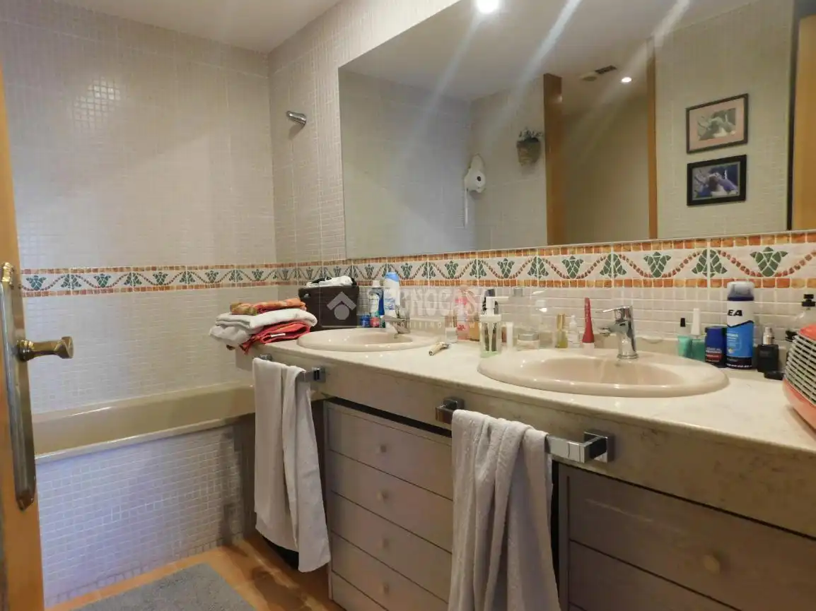 Badezimmer von Einfamilien-Reihenhaus zum Verkauf in Villanueva de Gállego