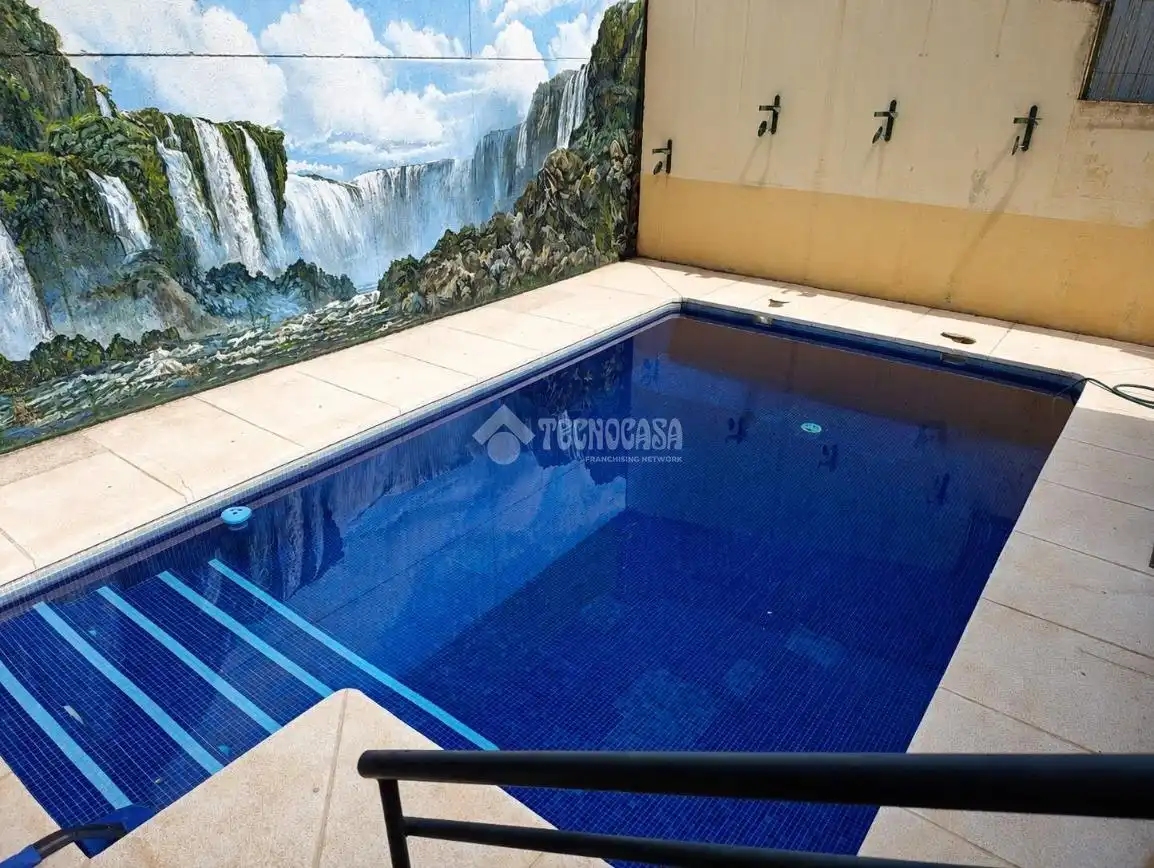 Piscina de Casa adosada en venta en Fuenlabrada con Calefacción