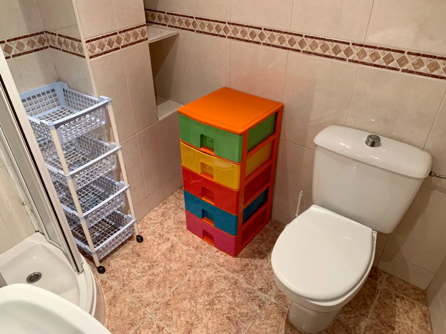 Baño de Piso de alquiler en Granada con Aire acondicionado, Calefacción y Amueblado