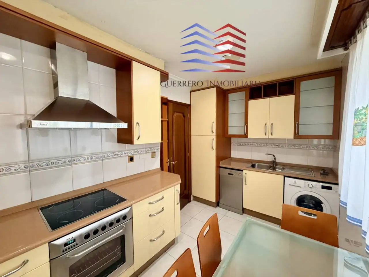 Cuina de Apartament de lloguer en Ourense Capital  amb Calefacció, Parquet i Terrassa