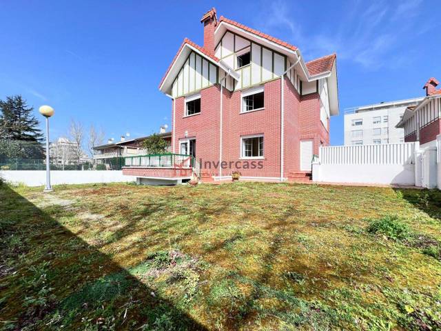 Casa-chalet en Venta en El Puntal