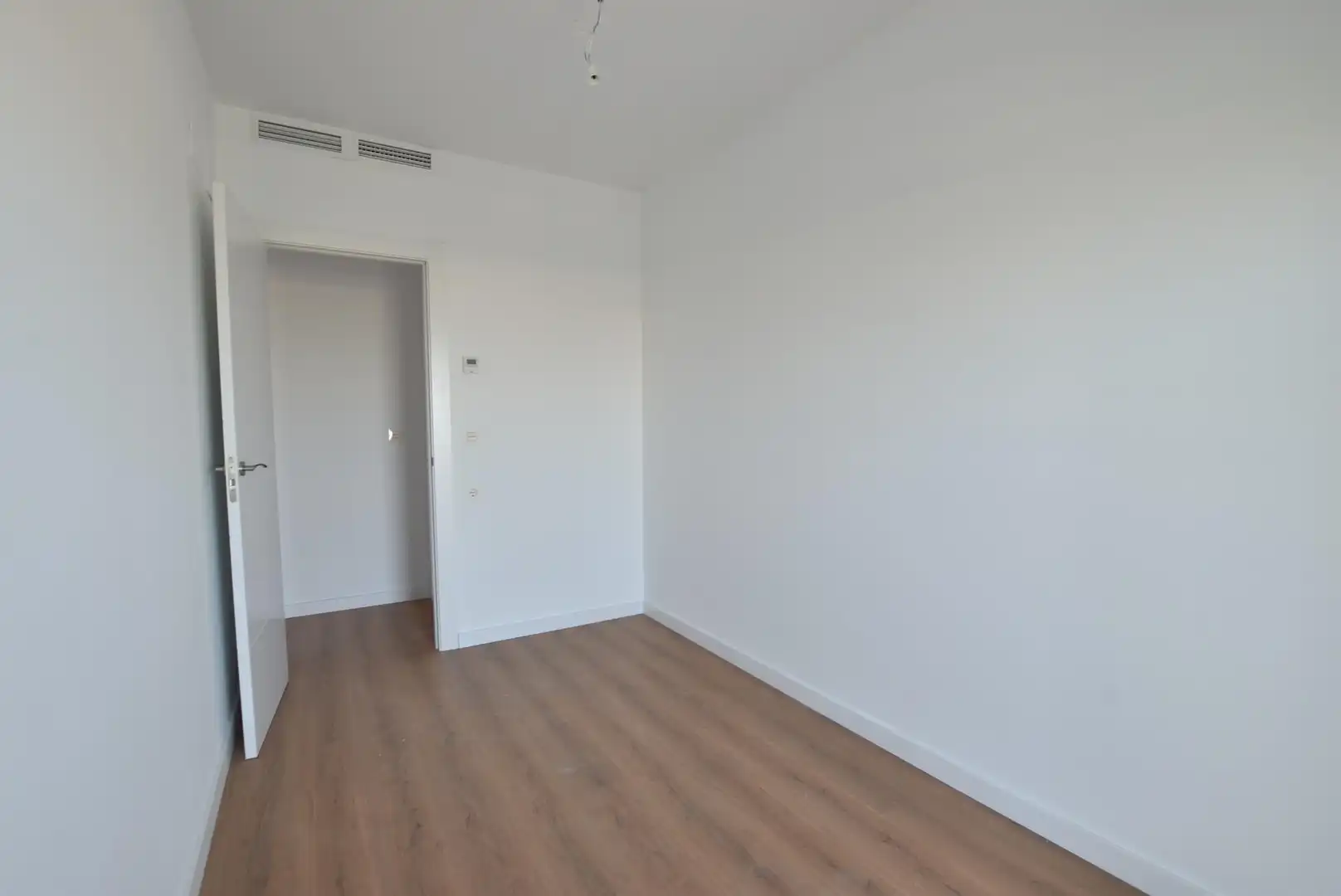 Habitación de Piso de alquiler en Granada con Calefacción, Terraza y Piscina comunitaria