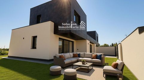 Foto 2 de Casa adosada en venta en Calle Peñalara, 14, Carbajosa de la Sagrada, Salamanca