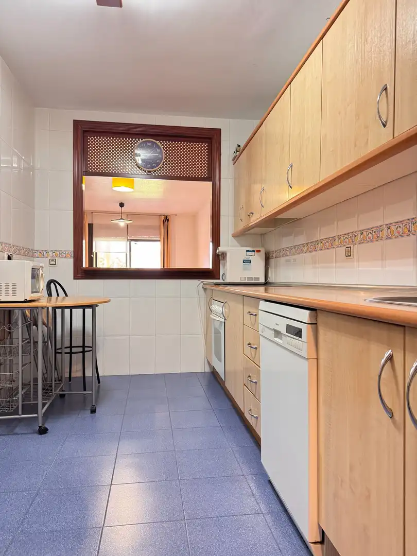 Cuina de Apartament en venda en Roquetas de Mar amb Aire condicionat, Terrassa i Piscina comunitària