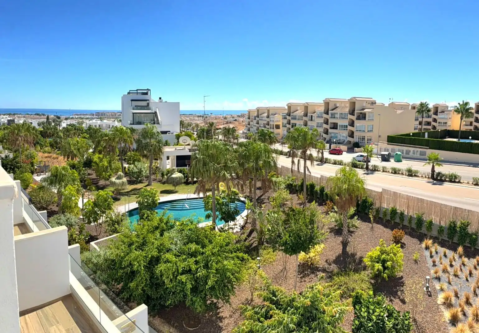 Außenansicht von Wohnungen zur Miete in Torrevieja mit Klimaanlage, Terrasse und Abstellraum