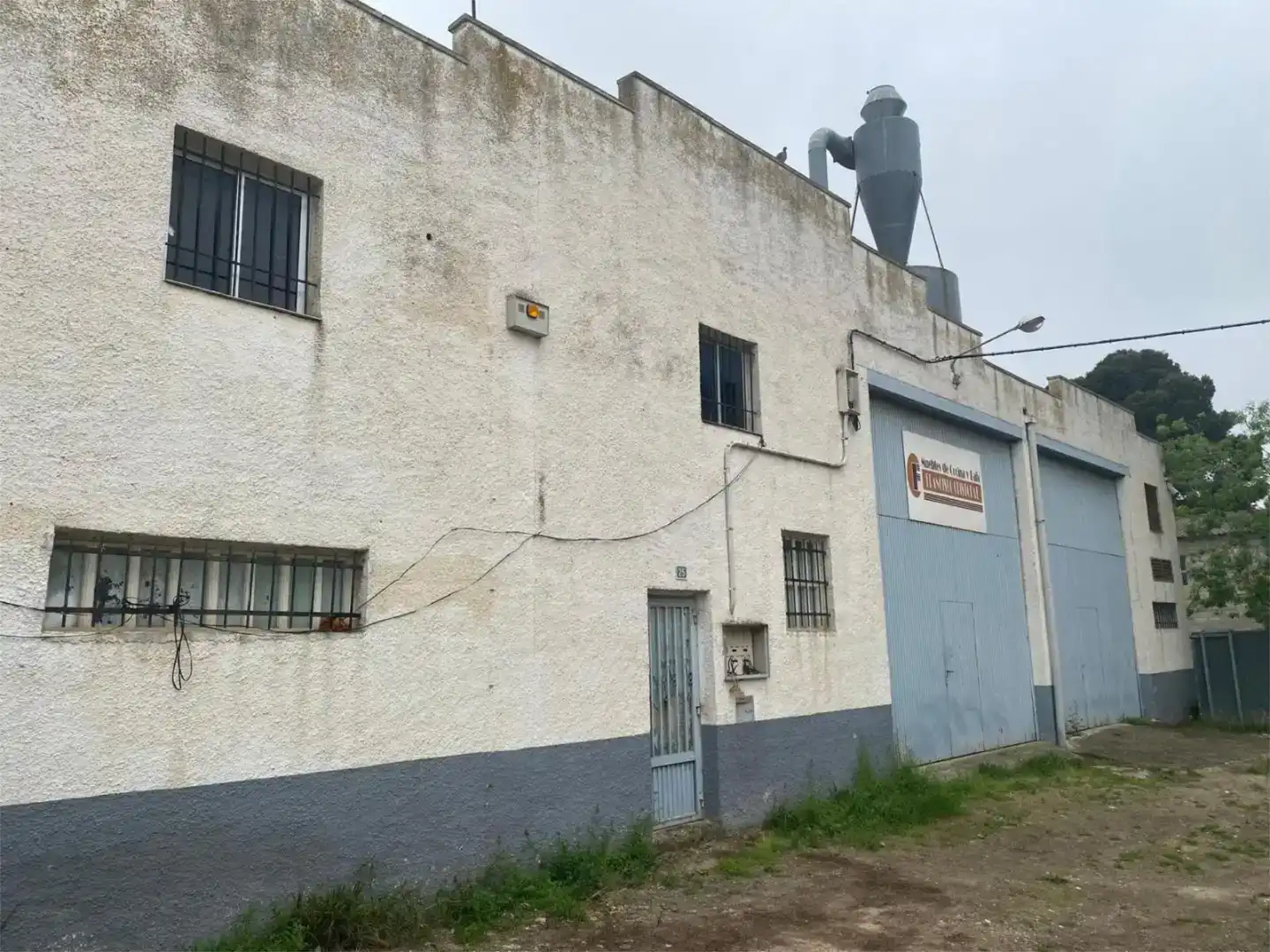 Exterior view of Industrial buildings for rent in Cadrete