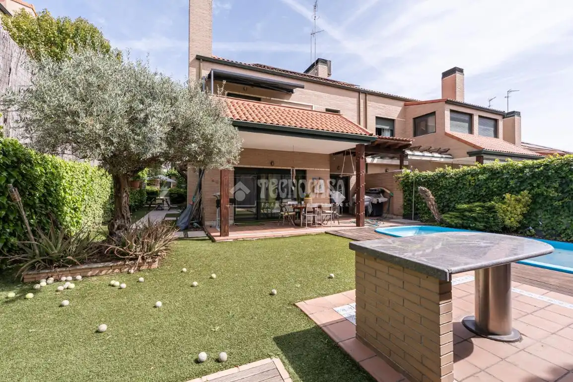 Garden of Detached homes for sale in Paracuellos de Jarama  with Air Conditioner, Heating and Private garden