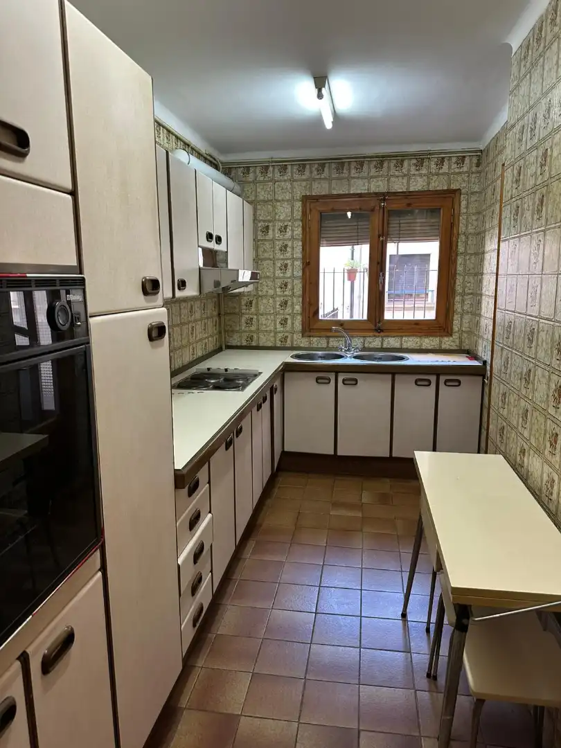 Küche von Wohnung zum Verkauf in Sort mit Heizung, Parkett und Möbliert